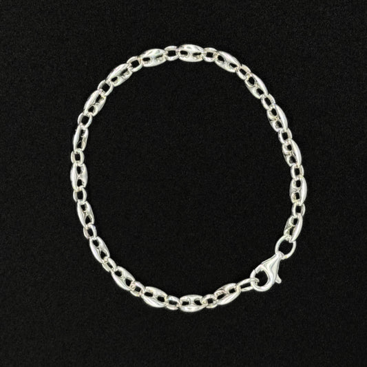 925er Sterling Silber massiv Bohnen Kette Bone Chain Armband Silberschmuck hochwertig zeitlos elegant klassisch Gliederkette Damen Herren unisex minimalistisches Design 925 Silber Schmuckstück auf schwarzem Hintergrund Kettenarmband premium Qualität Geschenkidee handgefertigt Gliederarmband Silberkette